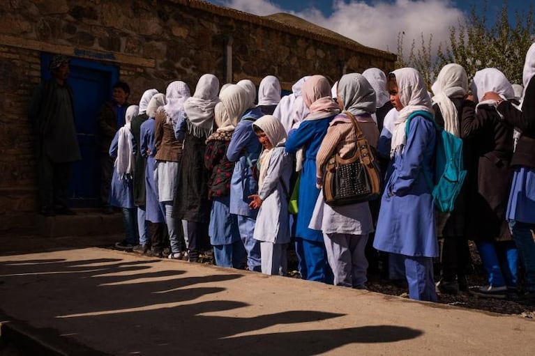 Cuáles son las obligaciones y castigos más crueles de los talibanes hacia las mujeres