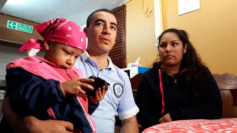 Cuando el trabajo es salud: Jonathan y Stefanía luchan a la par de su hija Luana.