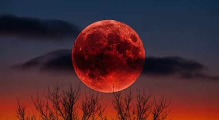 Cuándo es y desde dónde se verá el eclipse que teñirá de rojo la Luna durante una hora