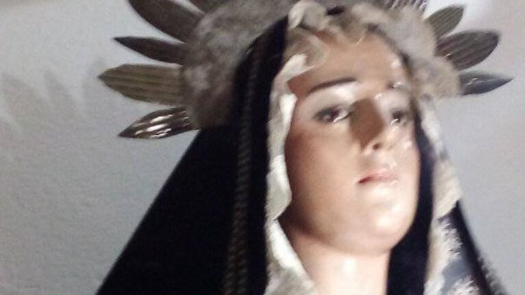 Cuando la niña notó las lágrimas había cerca de veinte personas dentro de la iglesia. Fotos: Capilla Niño Jesús Coronda