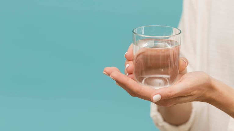 ¿Cuánta agua debo consumir por día?