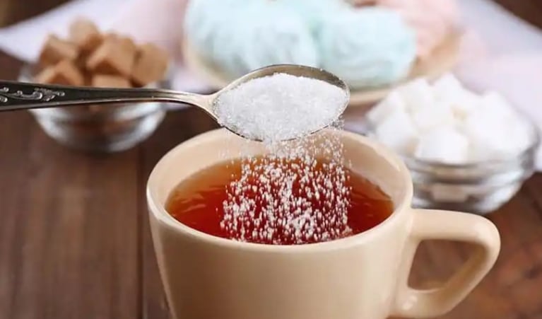 Cuántas cucharadas de azúcar consumir por día para no dañar la salud y en qué momento hacerlo