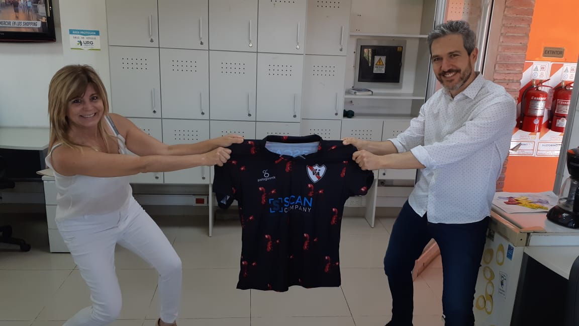 Cuarteteando y Noticiero Doce regalan una camiseta.