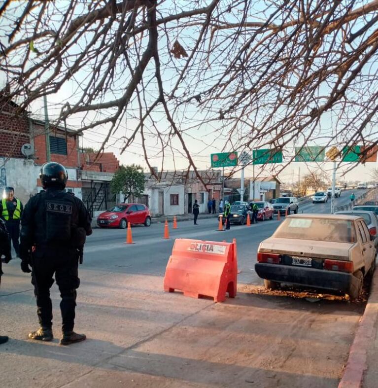 Cuatro detenidos por el ataque a policías en puente Yapeyú: serían ladrones