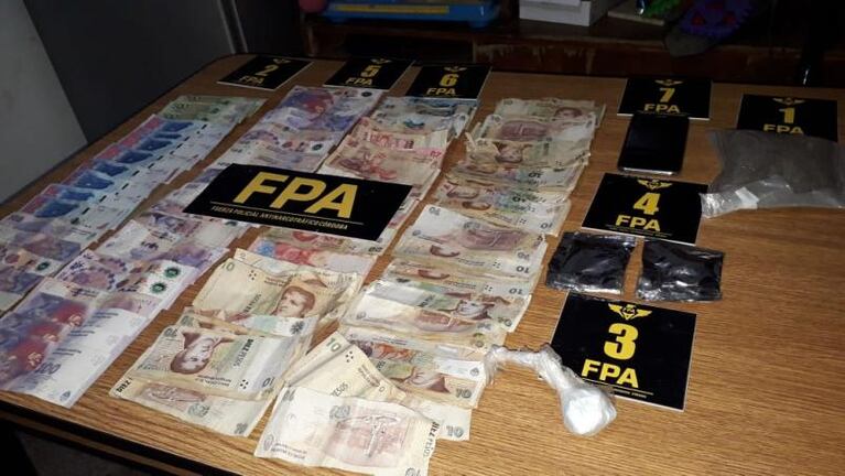 Cuatro jóvenes fueron detenidos por vender drogas en paquetes envasados al vacío
