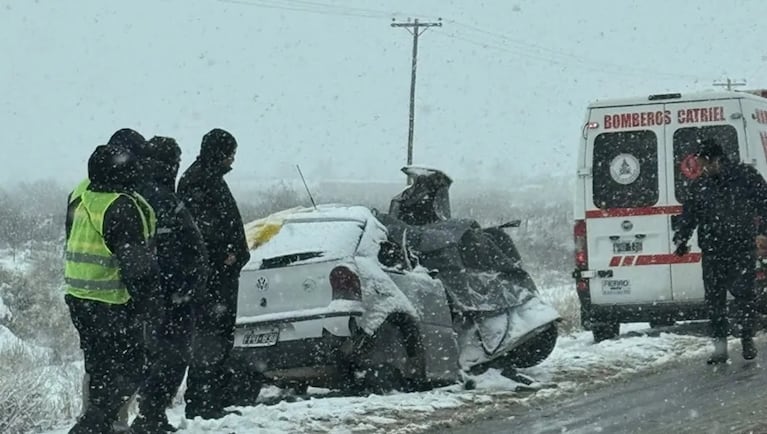 Cuatro mujeres murieron al chocar de frente contra un camión bajo una tormenta de nieve