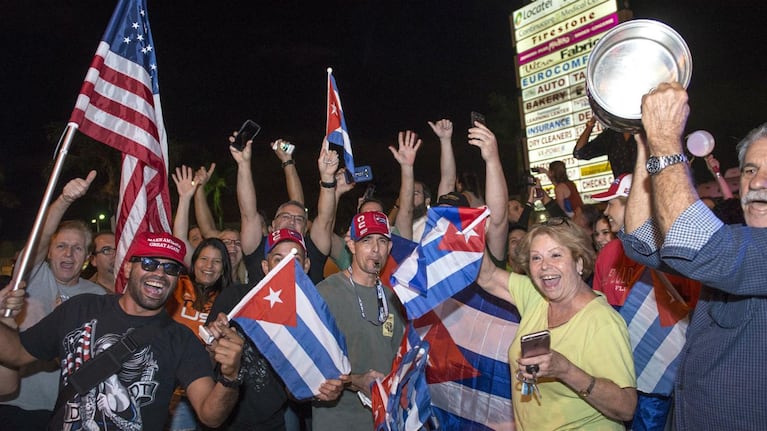 Cubanos celebraron la muerte de Fidel Castro en Miami. Fotos: Reuters y EFE