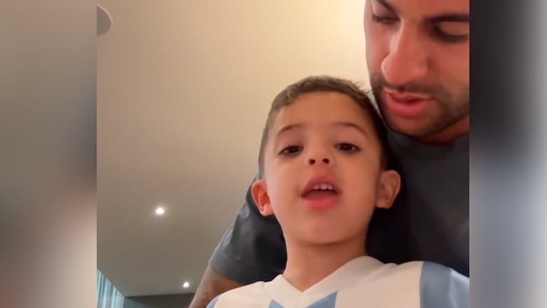 Cuti Romero con su hijo Valentino.
