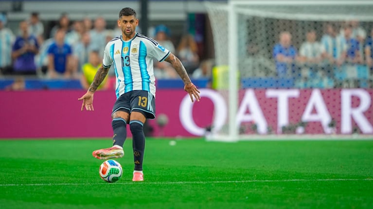 Cuti Romero en acción con la Scaloneta. Foto: @CutiRomero2.