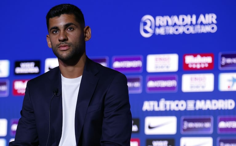 Cuti Romero fue presentado en el Atlético: el número que usará y la frase sobre Julián Álvarez