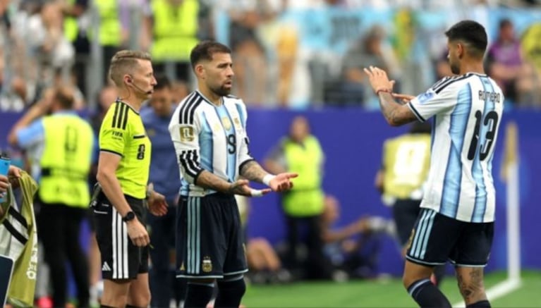Cuti Romero fue reemplazado por Nicolás Otamendi. Imagen: AFP.