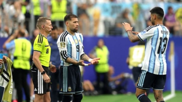 Cuti Romero fue reemplazado por Nicolás Otamendi. Imagen: AFP.