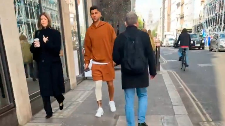Cuti Romero y una incómoda situación en las calles de Londres.