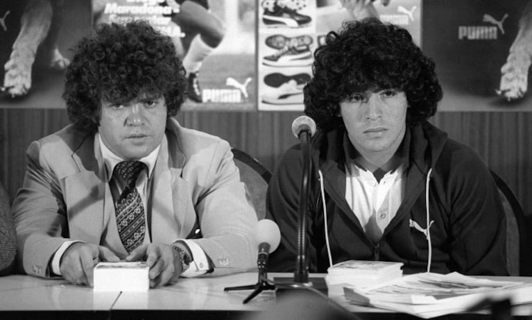 Cyterszpiler junto a Maradona, en una conferencia de prensa. 