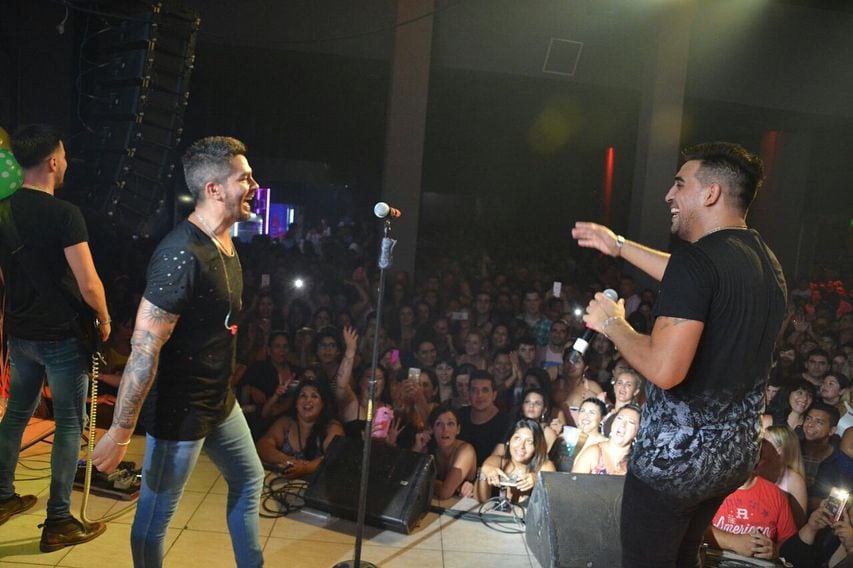 Dale Q Va disfrutó su show en Córdoba y sopló velitas con Neno