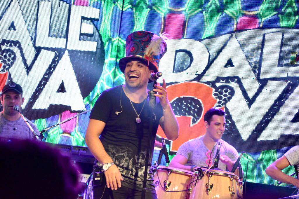 Dale Q Va disfrutó su show en Córdoba y sopló velitas con Neno