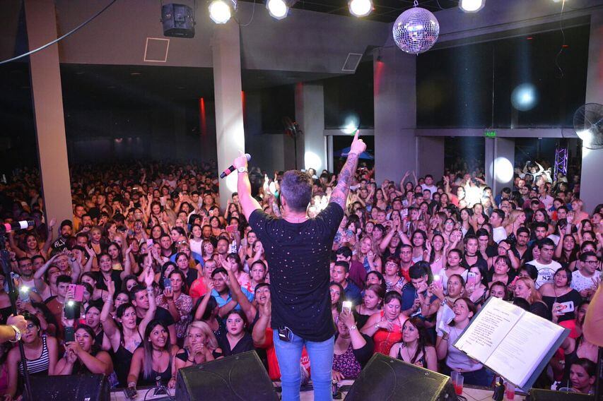 Dale Q Va disfrutó su show en Córdoba y sopló velitas con Neno