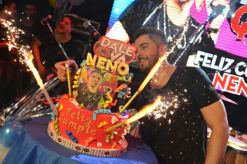 Dale Q Va disfrutó su show en Córdoba y sopló velitas con Neno