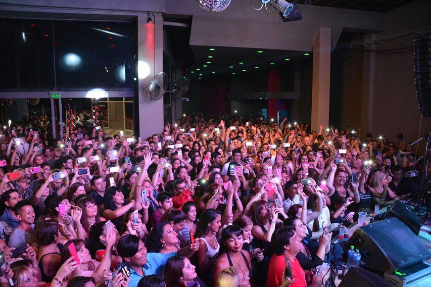Dale Q Va disfrutó su show en Córdoba y sopló velitas con Neno