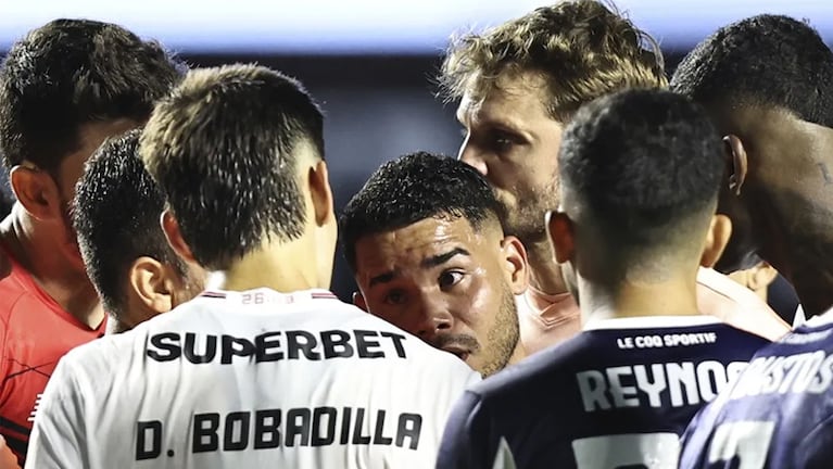 Damián Bobadilla discriminó a Miguel Navarro en pleno Sao Paulo-Talleres.