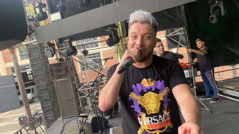 Damián Córdoba: chistes y canciones en la previa del "damianazo"