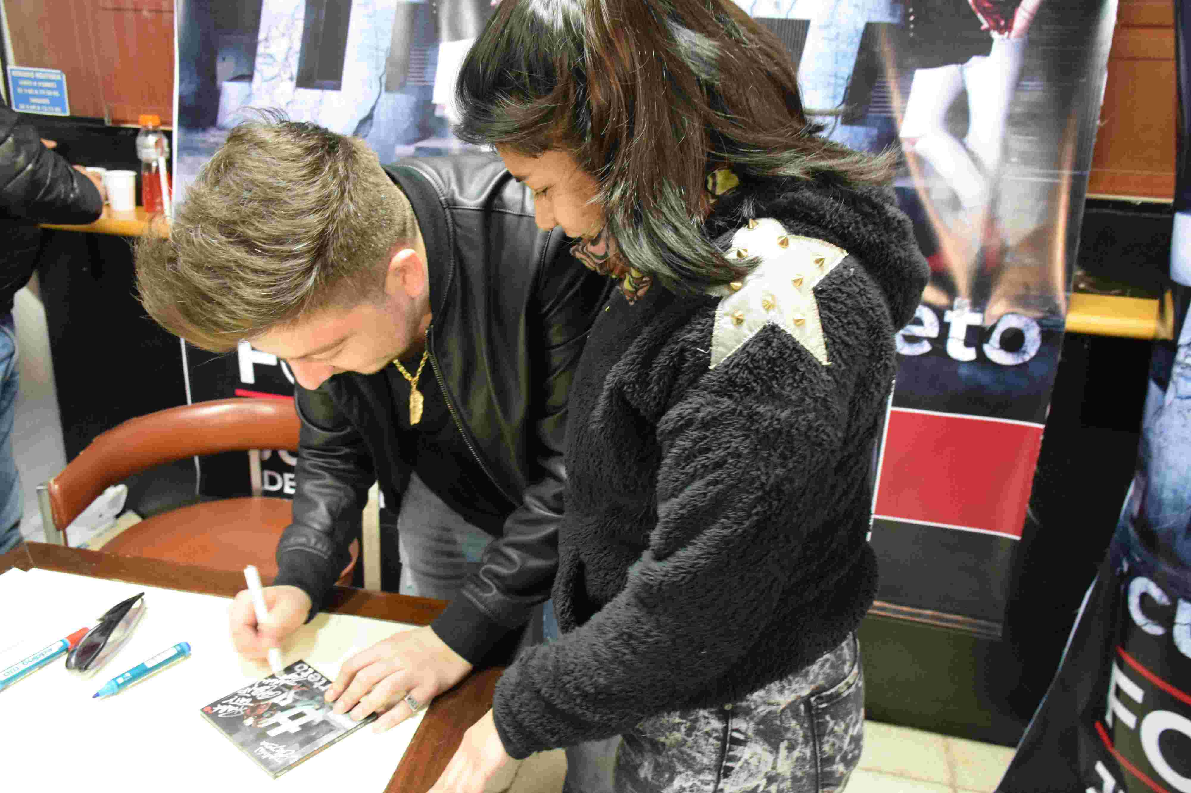 Damián Córdoba lanzó su nuevo disco y firmó autógrafos / Foto: Flavio Castelló ElDoce.tv 