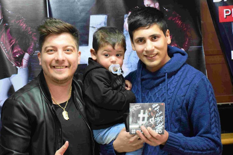 Damián Córdoba lanzó su nuevo disco y firmó autógrafos / Foto: Flavio Castelló ElDoce.tv 