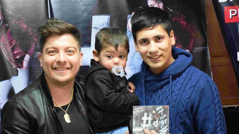 Damián Córdoba lanzó su nuevo disco y firmó autógrafos / Foto: Flavio Castelló ElDoce.tv