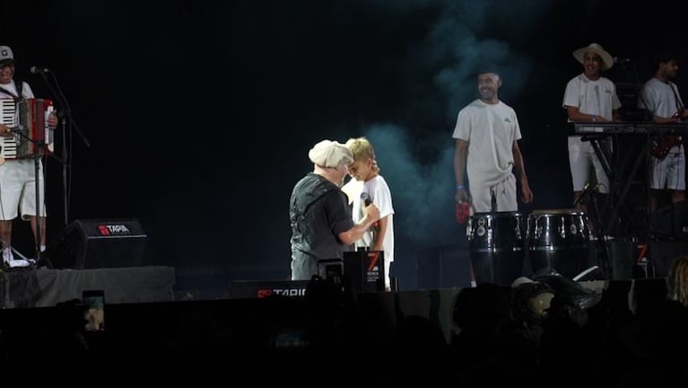 Damián Córdoba y su hijo Máximo, juntos en el escenario de Jesús María.