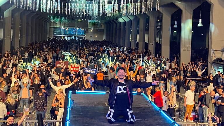 Damián llenó de energía a uno de los grandes escenarios del cuarteto cordobés.