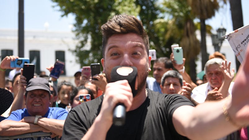 Damián, uno de los artistas que le puso toda la onda al festejo. Foto: Lucio Casalla / ElDoce.tv.