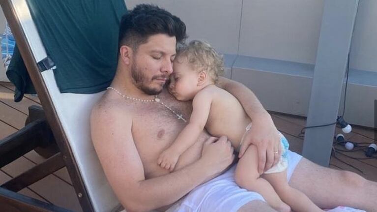Damián y Máximo, de siesta.