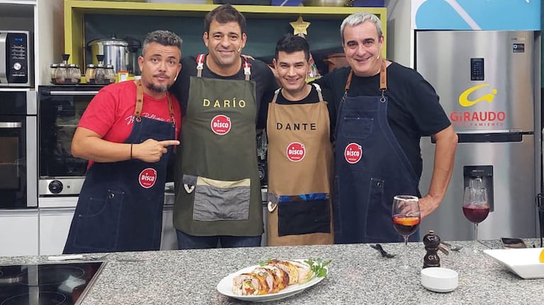 Dante y Darío cocinaron junto a Roberto y Manuel.