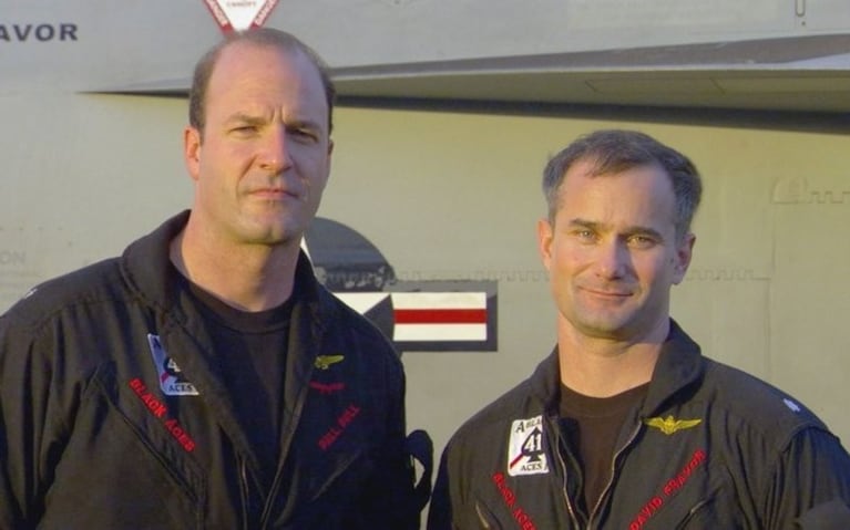 David Frevor, a la derecha, cuando prestaba servicios para la Armada.