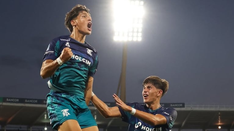 Dávila tras realizar su primer gol como profesional en Talleres.