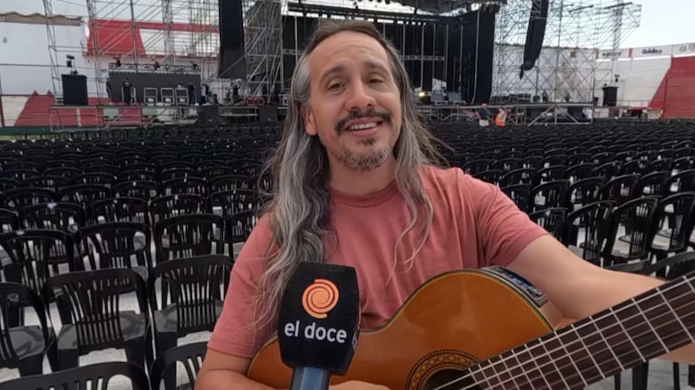 De afinar las guitarras de Arjona a ser telonero en su show