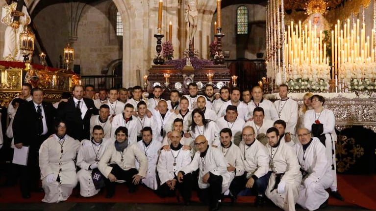 De cena benéfica a escándalo. 