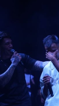 ¡De la calle a los escenarios! Brian Gúzman cumplió su sueño y subió a cantar con Q´Lokura