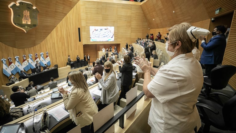 De manera unánime, en 2021 se aprobó una norma que regula el ejercicio profesional de la enfermería.
