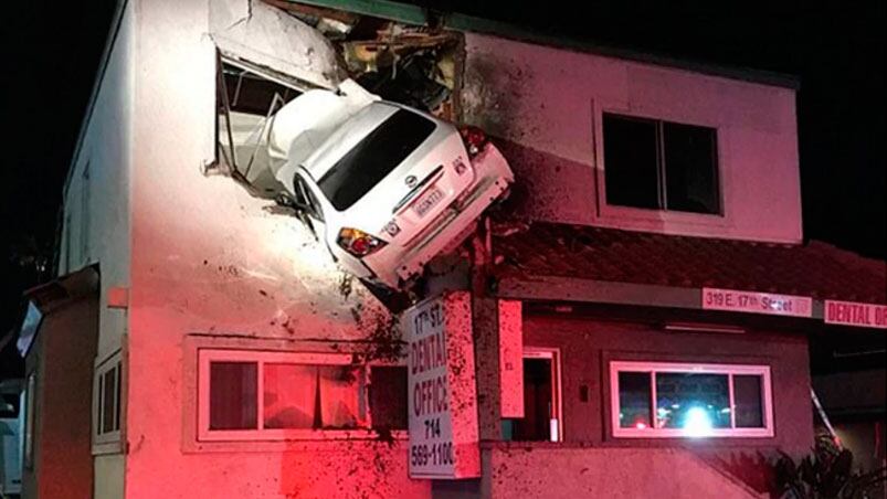 De no creer: así quedó el auto tras chocar.