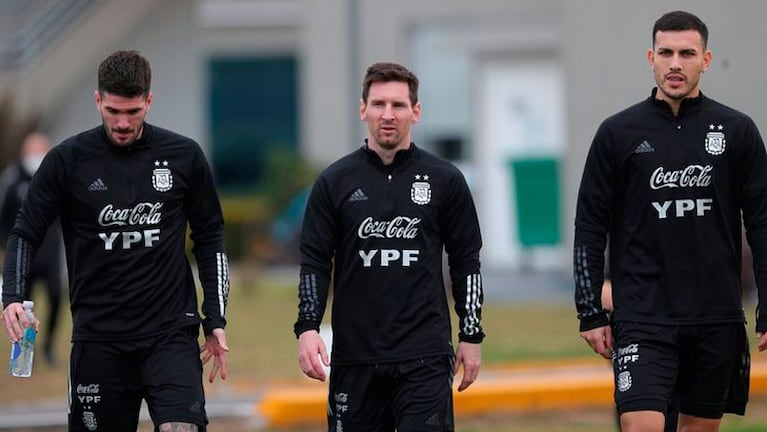 De Paul, Messi y Paredes demuestran la unidad del equipo.
