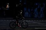 De ser permitidos, los ciclistas deberán mantener varios metros de distancia.