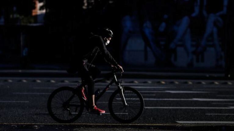 De ser permitidos, los ciclistas deberán mantener varios metros de distancia.