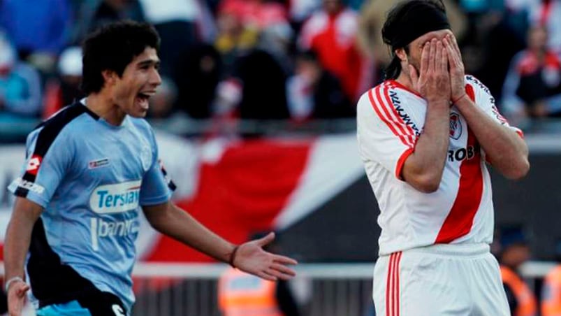 Debido a la mala suerte, el defensor en River no pudo repetir todo lo bueno que hizo en el pirata cordobés.