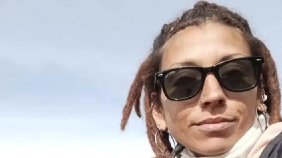 Débora Damaris, la joven desaparecida en Necochea que es buscada desesperadamente.