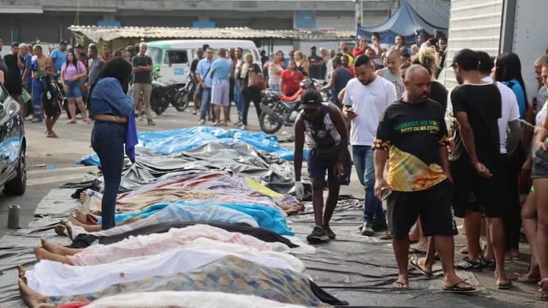 Decenas de cuerpos en plena calle de Río.