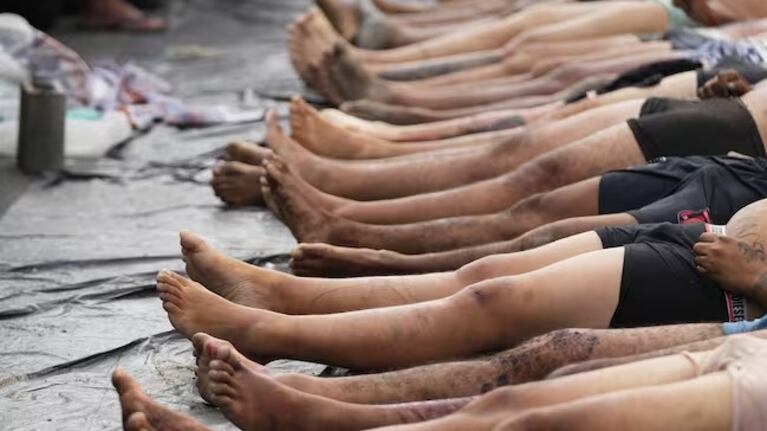 Decenas de cuerpos fueron encontrados por habitantes de favelas de Río de Janeiro tras el megaoperativo policial.