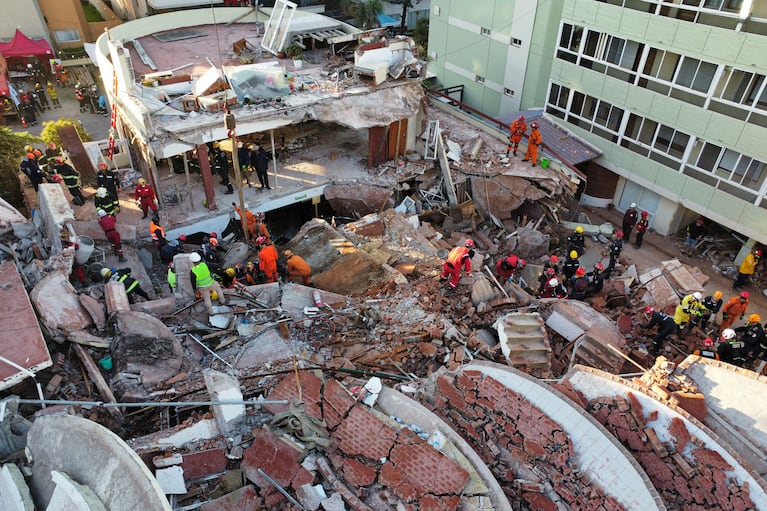 Declaración clave en la causa del derrumbe del hotel. (AP Foto/Adán González)