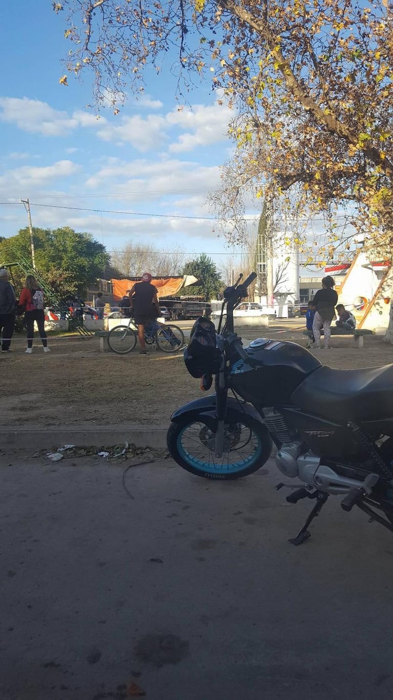 Degollaron a un hombre en la plazoleta de Guiñazú