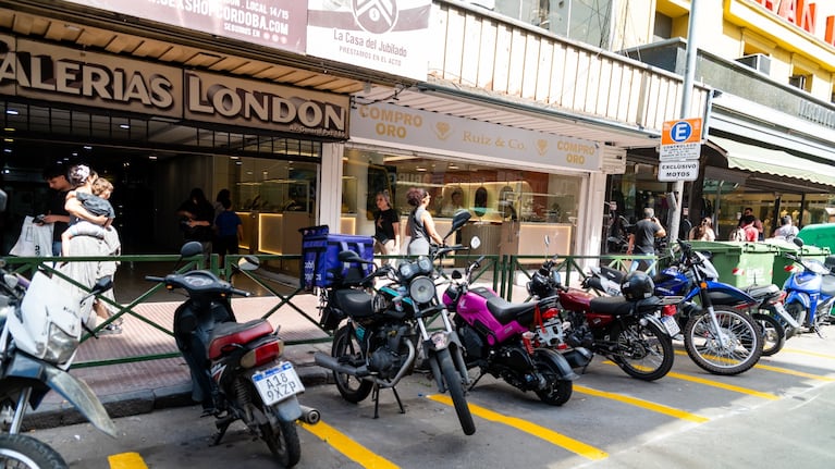 Delimitaron una zona de estacionamiento exclusivo para motos en Colón y General Paz.
